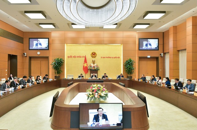 Uỷ ban Thường vụ Quốc hội (UBTVQH) cho ý kiến về dự thảo Luật Nhà ở (sửa đổi) và dự thảo Luật Kinh doanh bất động sản (sửa đổi) chiều 16/11. Uỷ ban Thường vụ Quốc hội (UBTVQH) cho ý kiến về dự thảo Luật Nhà ở (sửa đổi) và dự thảo Luật Kinh doanh bất động sản (sửa đổi) chiều 16/11.