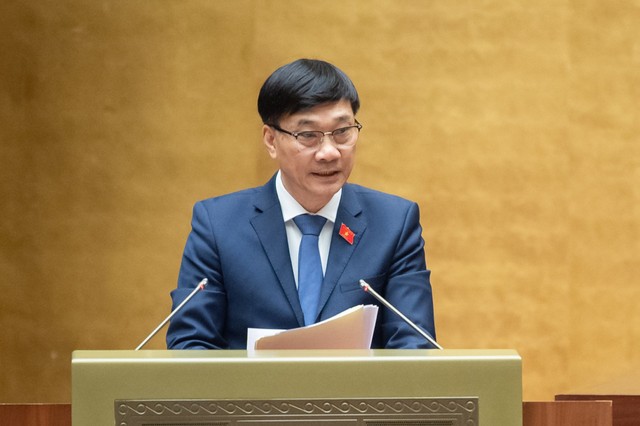 Chủ nhiệm Ủy ban Kinh tế Vũ Hồng Thanh báo cáo giải trình, tiếp thu, chỉnh lý dự thảo Luật Đất đai (sửa đổi) sáng 18/1