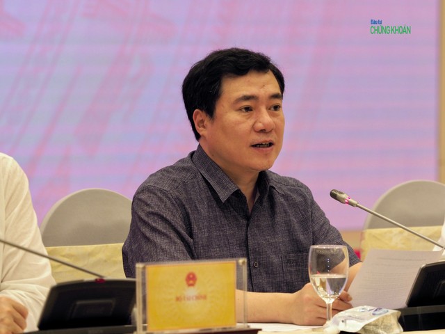 Thứ trưởng Bộ Công thương Nguyễn Sinh Nhật Tân thông tin về chính sách phát triển điện mặt trời mái nhà (Ảnh: M.Minh)