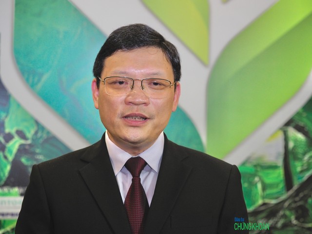 Ông Nghiêm Xuân Cường, Phó chủ tịch UBND tỉnh Quảng Ninh trả lời Báo Đầu tư Chứng khoán bên lề Lễ công bố chỉ số PCI 2023 sáng 9/5 (Ảnh: M.Minh) Ông Nghiêm Xuân Cường, Phó chủ tịch UBND tỉnh Quảng Ninh trả lời Báo Đầu tư Chứng khoán bên lề Lễ công bố chỉ số PCI 2023 sáng 9/5 (Ảnh: M.Minh)