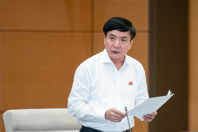 Tổng Thư ký Quốc hội, Chủ nhiệm Văn phòng Quốc hội Bùi Văn Cường trình bày báo cáo Tổng Thư ký Quốc hội, Chủ nhiệm Văn phòng Quốc hội Bùi Văn Cường trình bày báo cáo