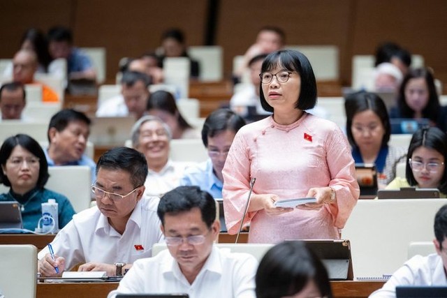 Đại biểu Nguyễn Thị Việt Nga (đoàn Hải Dương) Đại biểu Nguyễn Thị Việt Nga (đoàn Hải Dương)