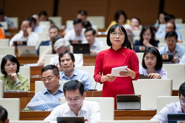 Đại biểu Nguyễn Thị Việt Nga (đoàn Hải Dương) Đại biểu Nguyễn Thị Việt Nga (đoàn Hải Dương)