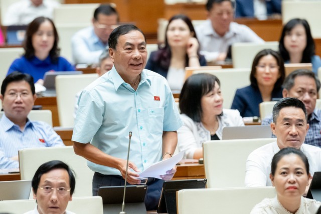 Đại biểu Phạm Văn Hòa (đoàn Đồng Tháp) Đại biểu Phạm Văn Hòa (đoàn Đồng Tháp)