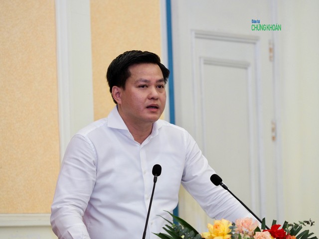 Ông Hoàng Hải, Cục trưởng Cục Quản lý nhà ở, Bộ Xây dựng phát biểu tại họp báo chiều 14/6 về kết quả thực hiện Đề án 1 triệu căn nhà ở xã hội (Ảnh: H.Yến)