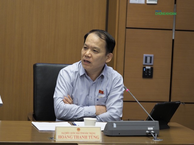 Chủ nhiệm Uỷ ban Pháp luật của Quốc hội Hoàng Thanh Tùng thảo luận tại họp tổ chiều 19/6
