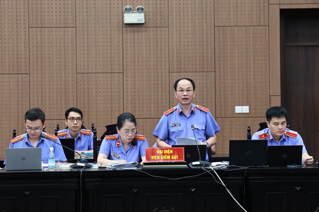 Đại diện Viện Kiểm sát nhân dân công bố biên bản luận tội chiều 26/7