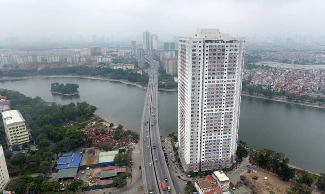 Chung cư VP6 Linh Đàm nằm cạnh Hồ Linh Đàm (phường Hoàng Liệt, quận Hoàng Mai, Hà Nội), được đưa vào sử dụng từ năm 2015. Chung cư VP6 Linh Đàm nằm cạnh Hồ Linh Đàm (phường Hoàng Liệt, quận Hoàng Mai, Hà Nội), được đưa vào sử dụng từ năm 2015.