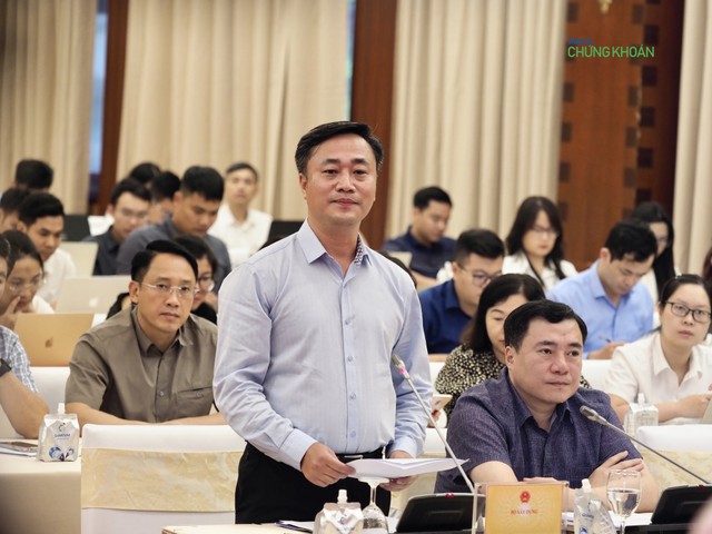 Thứ trưởng Bộ Xây dựng Nguyễn Việt Hùng nói về các giải pháp "hạ nhiệt" giá nhà đất Thứ trưởng Bộ Xây dựng Nguyễn Việt Hùng nói về các giải pháp "hạ nhiệt" giá nhà đất