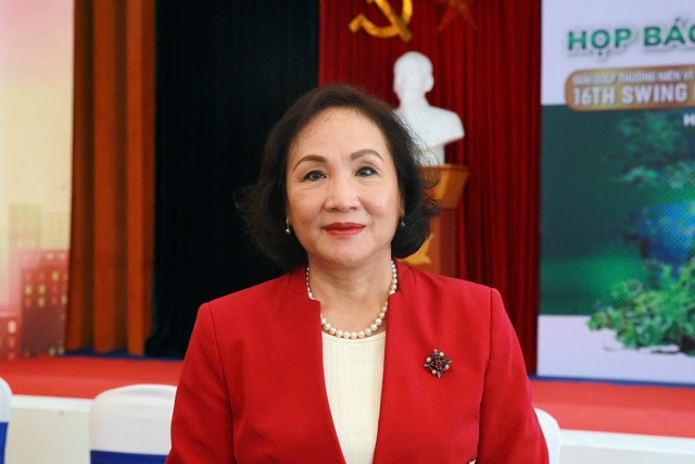 Bà Trần Thị Kim Nga, Tổng giám đốc Công ty Vietnam Beverage, nhà tài trợ chương trình (Ảnh: Chí Cường)