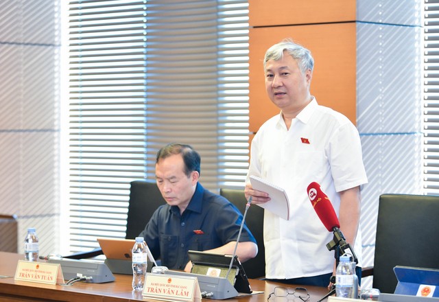 Đại biểu Trần Văn Lâm (đoàn Bắc Giang) Đại biểu Trần Văn Lâm (đoàn Bắc Giang)