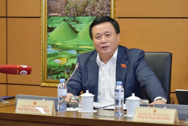 Đại biểu Nguyễn Xuân Thắng (đoàn Quảng Ninh) tại phiên họp tổ ngày 31/10 Đại biểu Nguyễn Xuân Thắng (đoàn Quảng Ninh) tại phiên họp tổ ngày 31/10