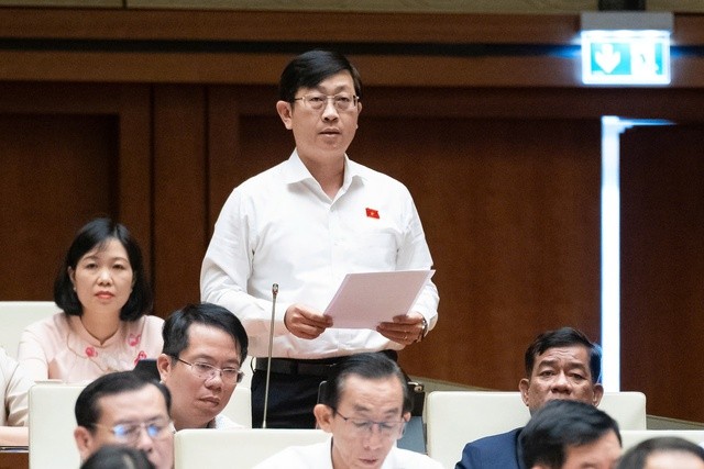 Đại biểu Nguyễn Hữu Thông (đoàn Bình Thuận)