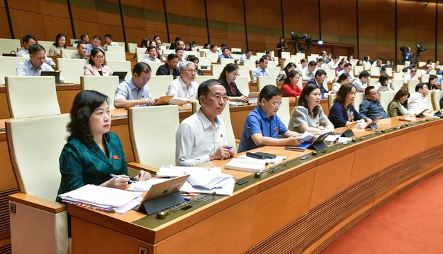 Quốc hội thảo luận tại hội trường sáng 5/11 về tình hình thực hiện ngân sách 2024 và dự toán ngân sách 2025 Quốc hội thảo luận tại hội trường sáng 5/11 về tình hình thực hiện ngân sách 2024 và dự toán ngân sách 2025