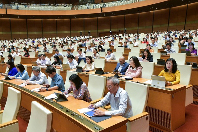 Quốc hội nghe Bộ trưởng Bộ TTTT Nguyễn Mạnh Hùng trả lời chất vấn sáng 12/11 Quốc hội nghe Bộ trưởng Bộ TTTT Nguyễn Mạnh Hùng trả lời chất vấn sáng 12/11