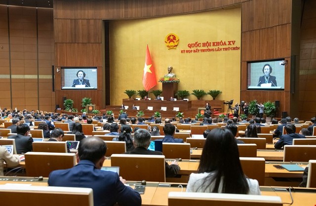 Quốc hội nghe Bộ trưởng Bộ Nội vụ Phạm Thị Thanh Trà trình bày Tờ trình dự án Luật Tổ chức Chính phủ chiều 12/2. Quốc hội nghe Bộ trưởng Bộ Nội vụ Phạm Thị Thanh Trà trình bày Tờ trình dự án Luật Tổ chức Chính phủ chiều 12/2.