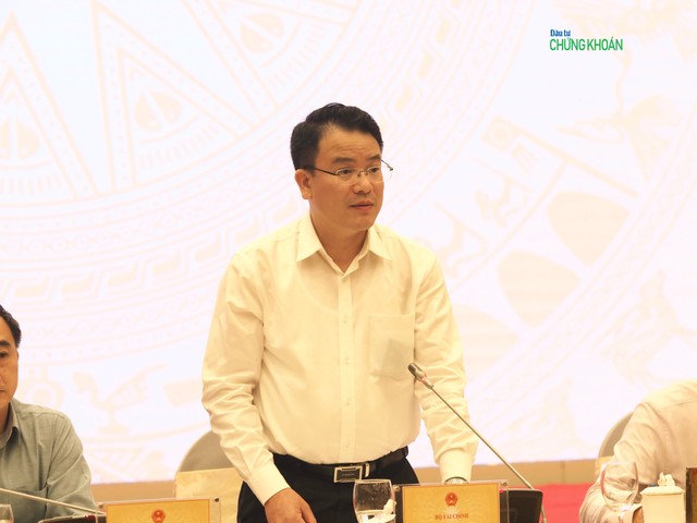 Thứ trưởng Bộ Tài chính Trần Quốc Phương trả lời tại họp báo chiều 6/5