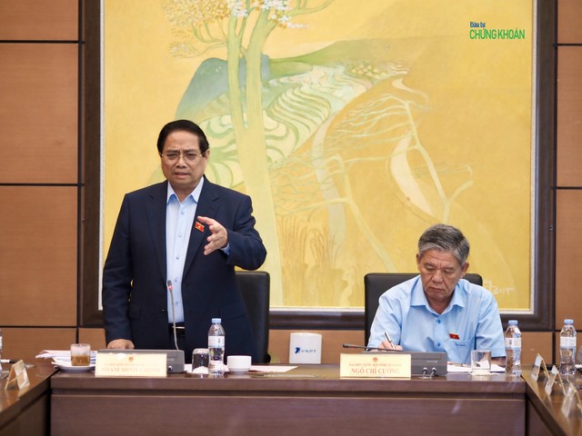 Thủ tướng chỉ đạo nhanh chóng chuyển đổi từ thụ động tiếp nhận giải quyết yêu cầu của dân sang chủ động phục vụ người dân và doanh nghiệp