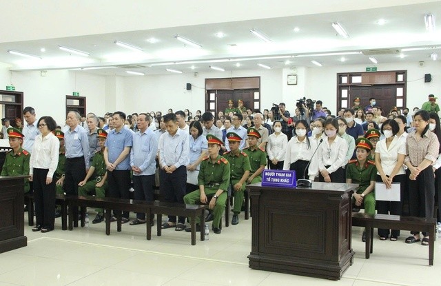 Các bị cáo tại phiên tòa phúc thẩm sáng 26/6