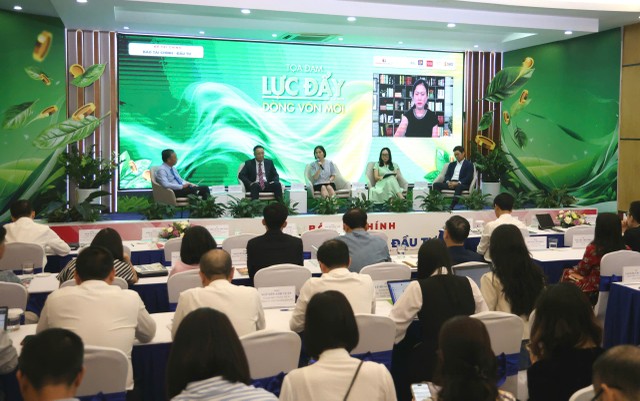 Các diễn giả, chuyên gia thảo luận nhiều giải pháp thúc đẩy dòng vốn vào thị trường chứng khoán Việt Nam (Ảnh: Dũng Minh)