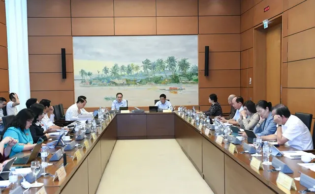 Toàn cảnh phiên họp tổ 11 (gồm hai tỉnh Cần Thơ, Điện Biên) sáng 21/10 (Ảnh: Phạm Thắng).