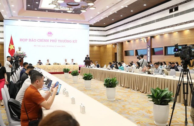 Toàn cảnh buổi họp báo