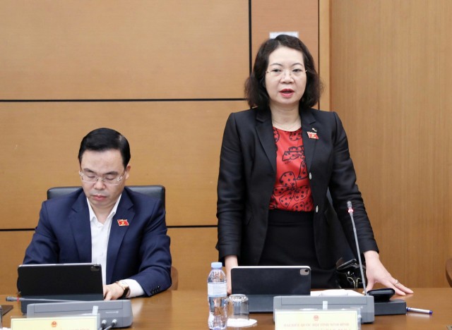 Đại biểu Mai Thị Phương Hoa (đoàn Ninh Bình) phát biểu tại tổ sáng 19/11 Đại biểu Mai Thị Phương Hoa (đoàn Ninh Bình) phát biểu tại tổ sáng 19/11