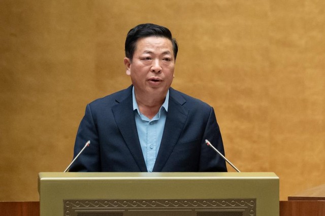 Bộ trưởng Bộ Xây dựng Trần Hồng Minh trình bày Tờ trình một số cơ chế, chính sách đặc thù cho dự án đường sắt cao tốc Bắc - Nam