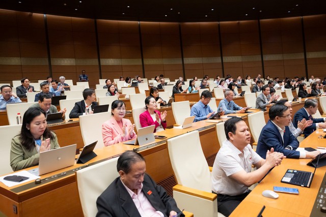 Quốc hội thông qua Luật Quản lý thuế (sáng 10/12) Quốc hội thông qua Luật Quản lý thuế (sáng 10/12)