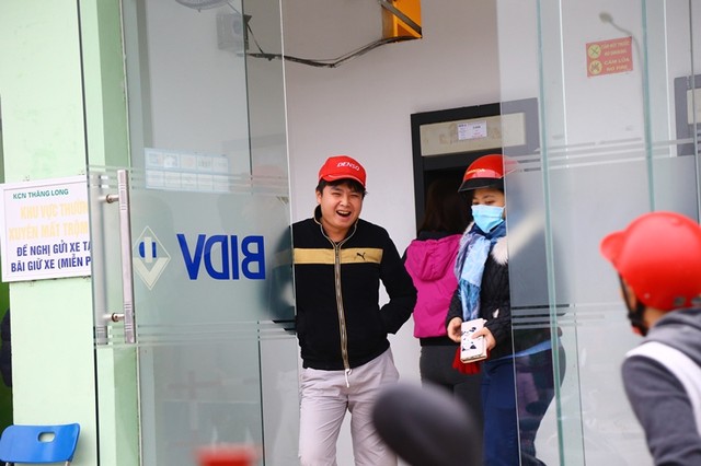 Khó như... công nhân rút tiền Tết  ảnh 10