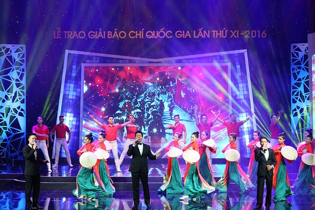 Báo Đầu tư vinh dự nhận 2 giải báo chí quốc gia năm 2016 ảnh 1