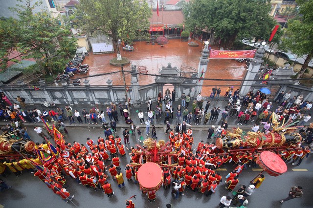 Rước quả pháo khổng lồ tại lễ hội Đồng Kỵ ảnh 1