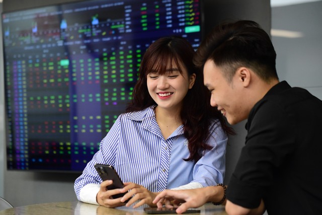 Hiện nay, trên thị trường chứng khoán Việt Nam, nhà đầu tư cá nhân chiếm khoảng 99% tài khoản được mở