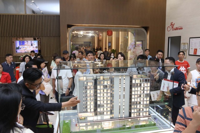 Gần 400 khách hàng tham dự lễ ra mắt dự án.