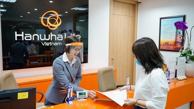 Hanwha Life Việt Nam luôn nỗ lực chi trả quyền lợi bảo hiểm nhanh chóng, minh chứng sự tận tâm và luôn đồng hành cùng khách hàng. Hanwha Life Việt Nam luôn nỗ lực chi trả quyền lợi bảo hiểm nhanh chóng, minh chứng sự tận tâm và luôn đồng hành cùng khách hàng.