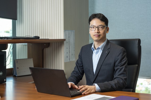 Ông Bae Seung Jun- Phó tổng giám đốc Shinhan Life Việt Nam.