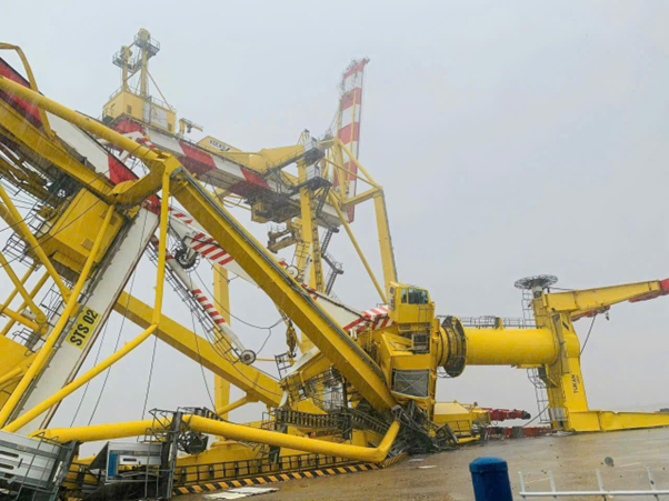 Cần cẩu tại cảng Mipec, Hải Phòng đổ sụp do chịu tác động của bão Yagi - Công trình bảo hiểm thuộc Bảo Hiểm Bảo Việt (Ảnh: THP) Cần cẩu tại cảng Mipec, Hải Phòng đổ sụp do chịu tác động của bão Yagi - Công trình bảo hiểm thuộc Bảo Hiểm Bảo Việt (Ảnh: THP)