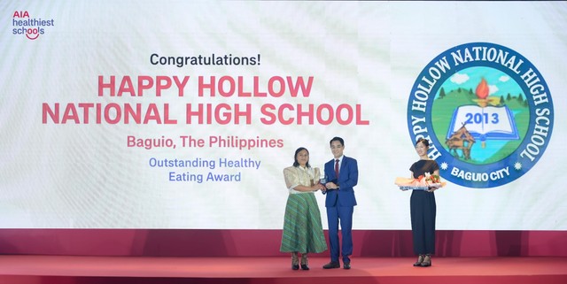 Giải Chế độ ăn uống lành mạnh – Trường Happy Hollow National High School, Philippines. Dự án kết hợp giữa trồng trọt hữu cơ, giáo dục dinh dưỡng và đào tạo nghề, giúp học sinh tự tay trồng thực phẩm, cải thiện khẩu phần ăn và trang bị những kỹ năng sống quan trọng. Giải Chế độ ăn uống lành mạnh – Trường Happy Hollow National High School, Philippines. Dự án kết hợp giữa trồng trọt hữu cơ, giáo dục dinh dưỡng và đào tạo nghề, giúp học sinh tự tay trồng thực phẩm, cải thiện khẩu phần ăn và trang bị những kỹ năng sống quan trọng.