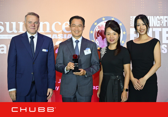 Ông Sang Lee, Chủ tịch Chubb Life khu vực Đông Nam Á & New Zealand (thứ hai từ trái qua) tại Lễ trao Giải thưởng Bảo hiểm Châu Á năm 2025 Ông Sang Lee, Chủ tịch Chubb Life khu vực Đông Nam Á & New Zealand (thứ hai từ trái qua) tại Lễ trao Giải thưởng Bảo hiểm Châu Á năm 2025
