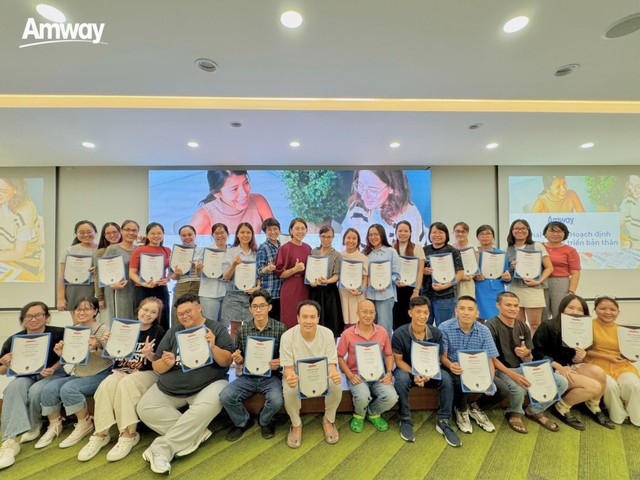 Amway Việt Nam triển khai hơn 260 chương trình đào tạo, ghi nhận 800 giờ học tập cho nhân viên trong năm 2025 Amway Việt Nam triển khai hơn 260 chương trình đào tạo, ghi nhận 800 giờ học tập cho nhân viên trong năm 2025