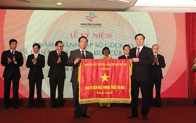 Những cột mốc trong hành trình 10 năm phát triển HNX ảnh 2 Những cột mốc trong hành trình 10 năm phát triển HNX ảnh 2