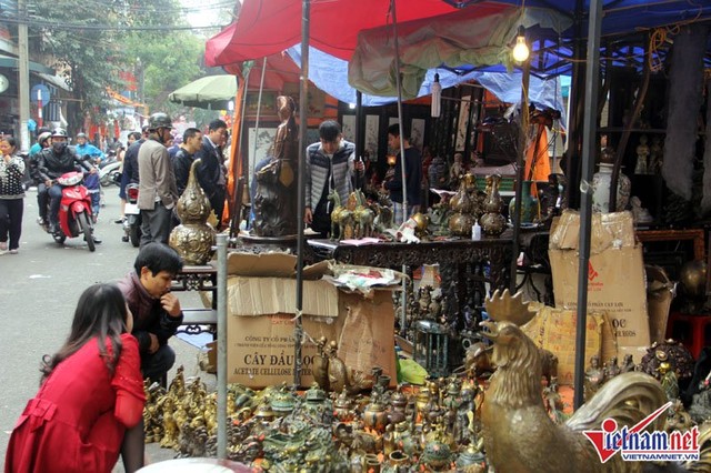Người Hà Nội chen chân đi phiên chợ cuối cùng của năm ảnh 15