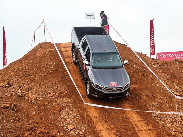 Toyota Hilux 2017 đặt tham vọng dẫn đầu thị phần xe bán tải Việt Nam ảnh 2