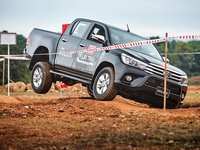 Toyota Hilux 2017 đặt tham vọng dẫn đầu thị phần xe bán tải Việt Nam ảnh 1