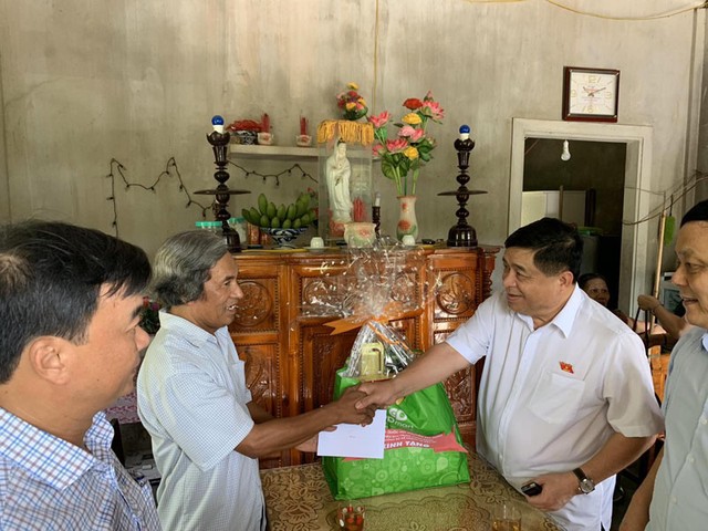 Bộ trưởng Bộ Kế hoạch và Đầu tư tiếp xúc cử tri tỉnh Quảng Trị ảnh 3 Bộ trưởng Bộ Kế hoạch và Đầu tư tiếp xúc cử tri tỉnh Quảng Trị ảnh 3