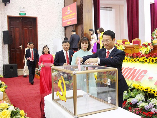Ông Nguyễn Hồng Dương tái đắc cử Bí thư Thành ủy Cẩm Phả ảnh 1 Ông Nguyễn Hồng Dương tái đắc cử Bí thư Thành ủy Cẩm Phả ảnh 1