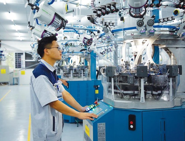 Chịu ảnh hưởng của Covid-19, doanh nghiệp đang hoạt động cầm chừng vì thiếu đơn hàng. Ảnh: Dũng Minh Chịu ảnh hưởng của Covid-19, doanh nghiệp đang hoạt động cầm chừng vì thiếu đơn hàng. Ảnh: Dũng Minh