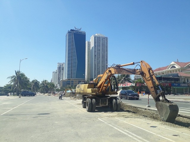 Công trình xây dựng ven biển Đà Nẵng được đẩy nhanh thi công.