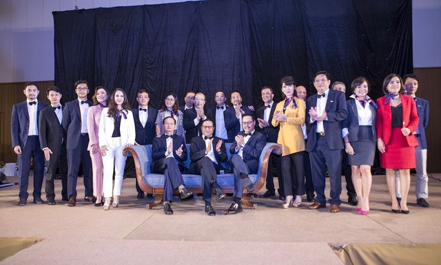 Ông Nguyễn Quốc Khanh, Chủ tịch HAWA (ngồi giữa) và các thành viên Ban chấp hành nhiệm kỳ VIII (Ảnh: HAWA). Ông Nguyễn Quốc Khanh, Chủ tịch HAWA (ngồi giữa) và các thành viên Ban chấp hành nhiệm kỳ VIII (Ảnh: HAWA).