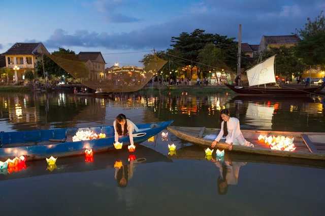 Thành phố Hội An áp dụng chính sách kích cầu để thu hút khách du lịch. Thành phố Hội An áp dụng chính sách kích cầu để thu hút khách du lịch.